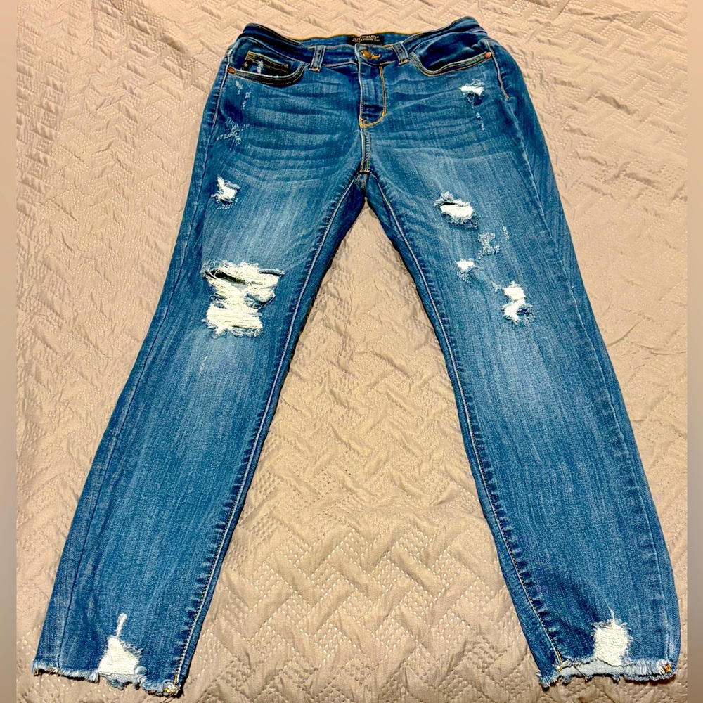 Judy Blue Skinny Fit Distressed Jeans – Size 9/29